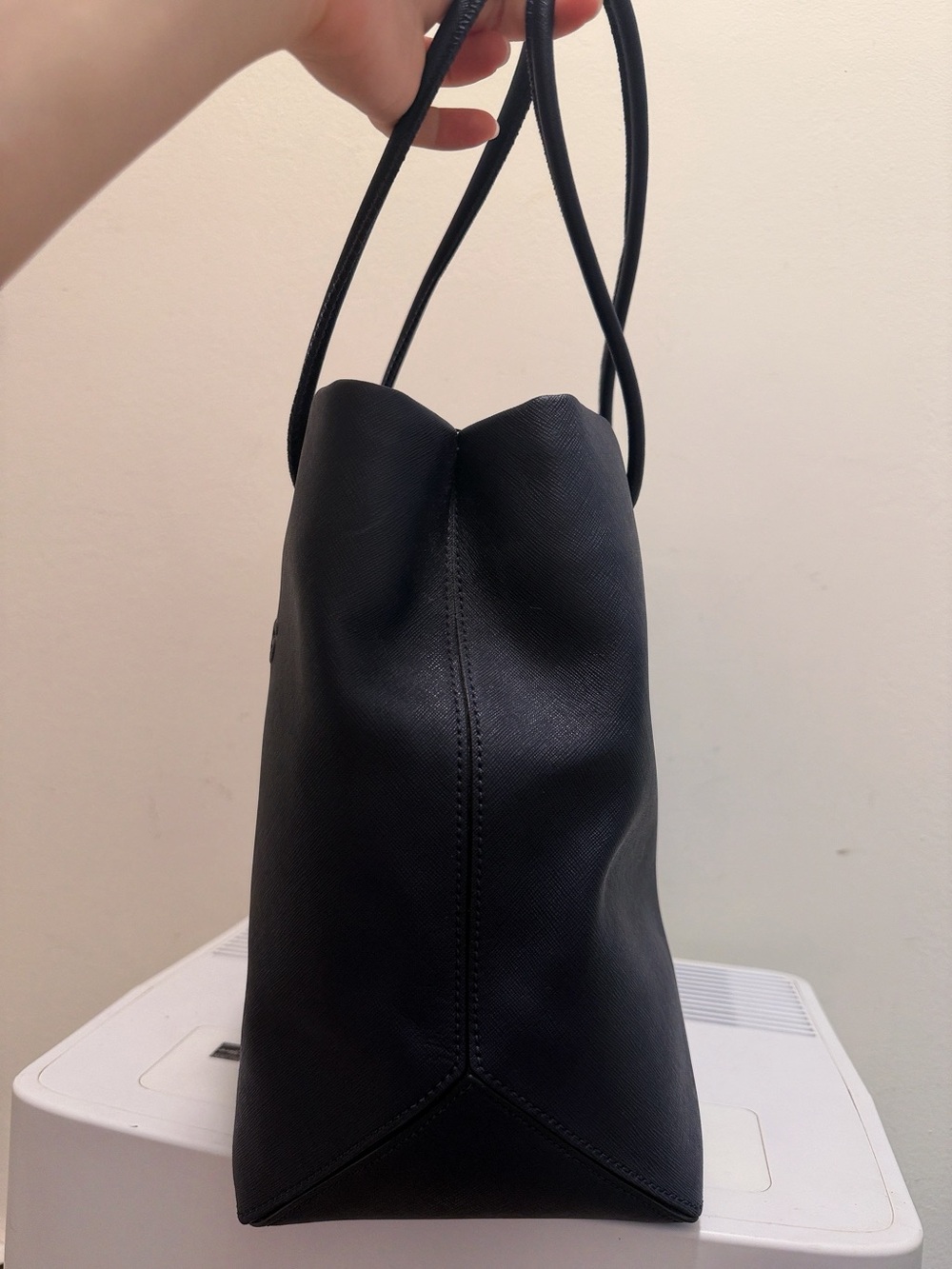 Marc Jacobs Navy Embossed Logo Leather Shoulder Bag - Picture 3 of 7